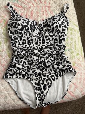Anne Cole Black and White Leopard Print Women’s One-Piece Swimsuit